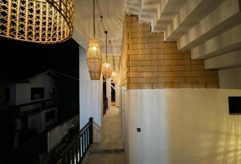 スタンダードルーム, Room In Villa   Surf 247 Weligama   Deluxe Double Room With Side Sea View