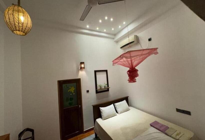 スタンダードルーム, Room In Villa   Surf 247 Weligama   Deluxe Double Room With Side Sea View