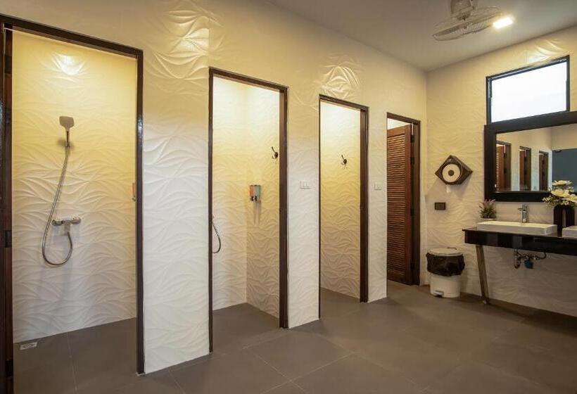 共用房间的床, Sea Beach Hostel & Club Aonang Beachfront