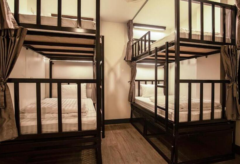 Кровать в Общей Комнате, Sea Beach Hostel & Club Aonang Beachfront