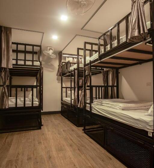 带共用卧室公用房间的床, Sea Beach Hostel & Club Aonang Beachfront