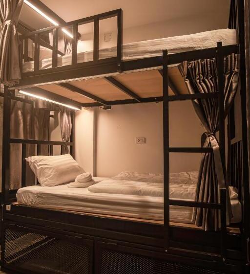 带共用卧室公用房间的床, Sea Beach Hostel & Club Aonang Beachfront