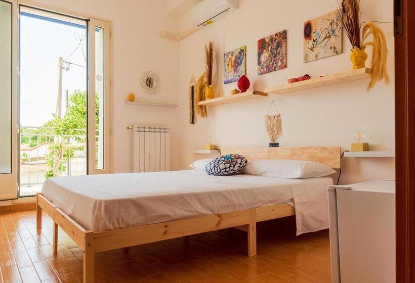 带大床的高级房间, Chill Garden Experience B&b
