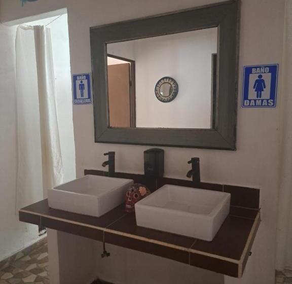 ルームシェアのワンベッド, Hidden Jems Mahahual Hostel