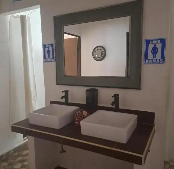 ルームシェアのワンベッド, Hidden Jems Mahahual Hostel