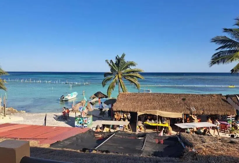 オーシャンビューデラックススイート, Hidden Jems Mahahual Hostel
