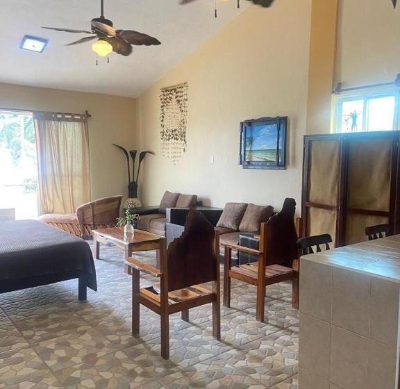 Люкс Вид на Море, Hidden Jems Mahahual Hostel