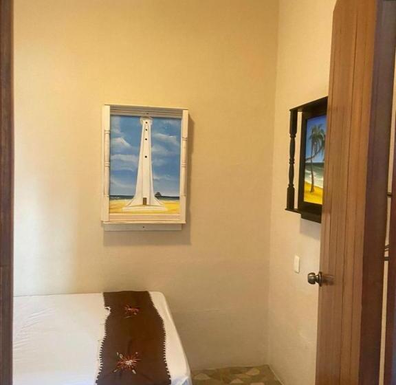 Люкс Вид на Море, Hidden Jems Mahahual Hostel