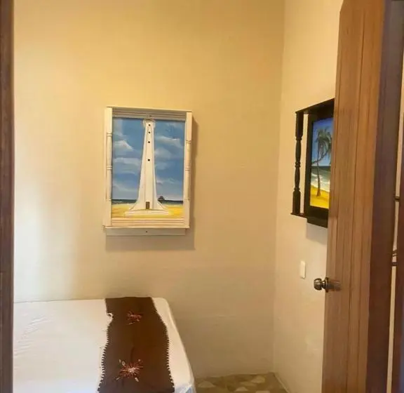 オーシャンビュースイート, Hidden Jems Mahahual Hostel