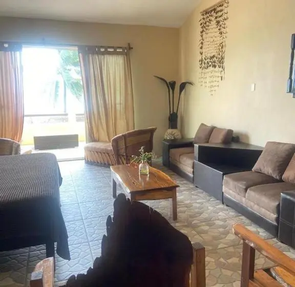 オーシャンビュースイート, Hidden Jems Mahahual Hostel
