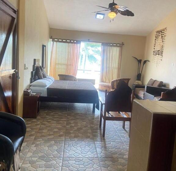 オーシャンビュースイート, Hidden Jems Mahahual Hostel