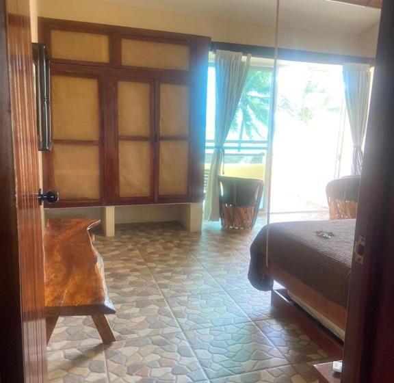 オーシャンビューデラックススイート, Hidden Jems Mahahual Hostel