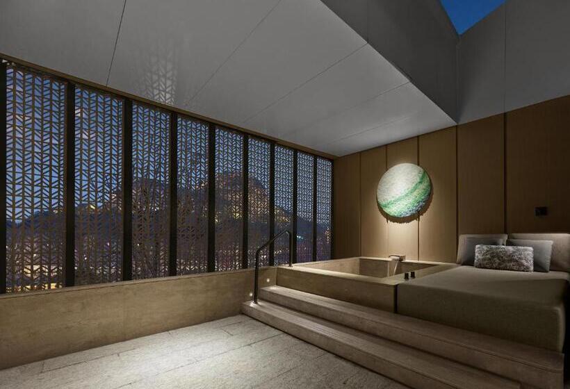Suite with lake view, Banyan Tree Suzhou Shishan