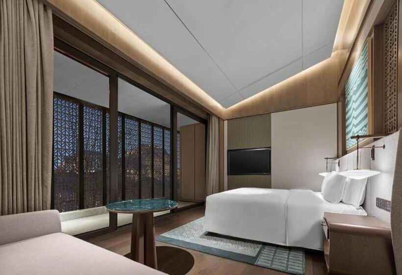 Suite with lake view, Banyan Tree Suzhou Shishan