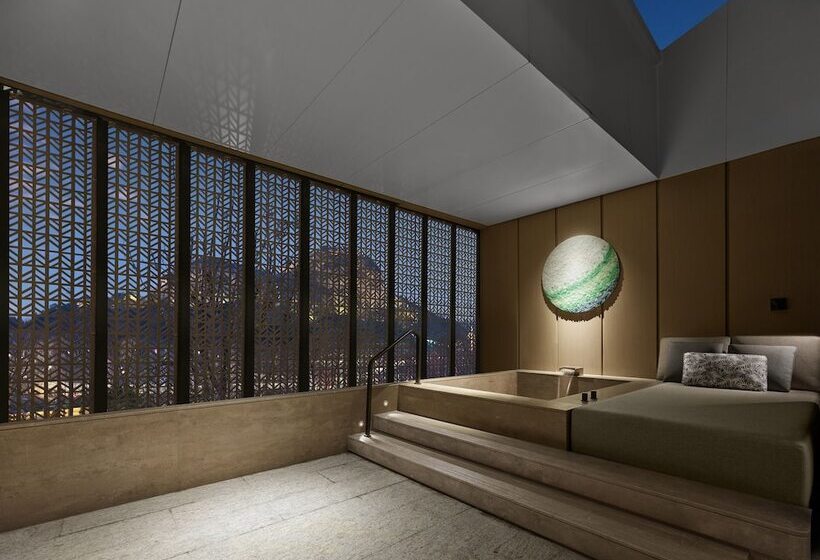 Suite with lake view, Banyan Tree Suzhou Shishan
