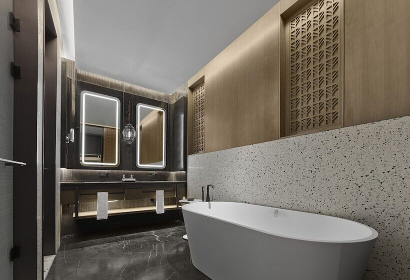 Suite with lake view, Banyan Tree Suzhou Shishan