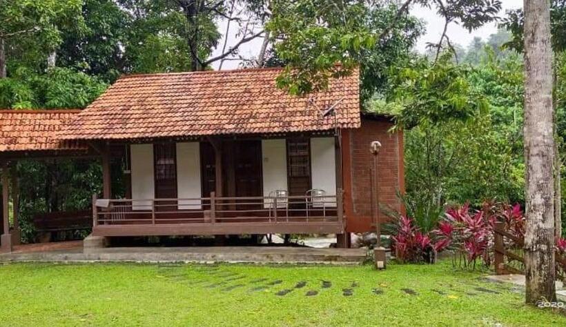 غرفة كلاسيكية رباعية, D Impiana Riverview Chalet # Lenggong