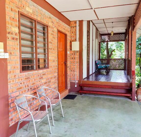 Трехместный Номер Классика, D Impiana Riverview Chalet # Lenggong