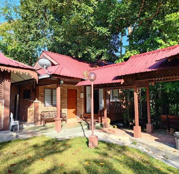 غرفة كلاسيكية ثلاثية, D Impiana Riverview Chalet # Lenggong