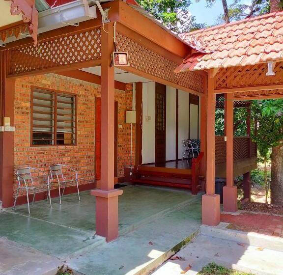 Трехместный Номер Классика, D Impiana Riverview Chalet # Lenggong