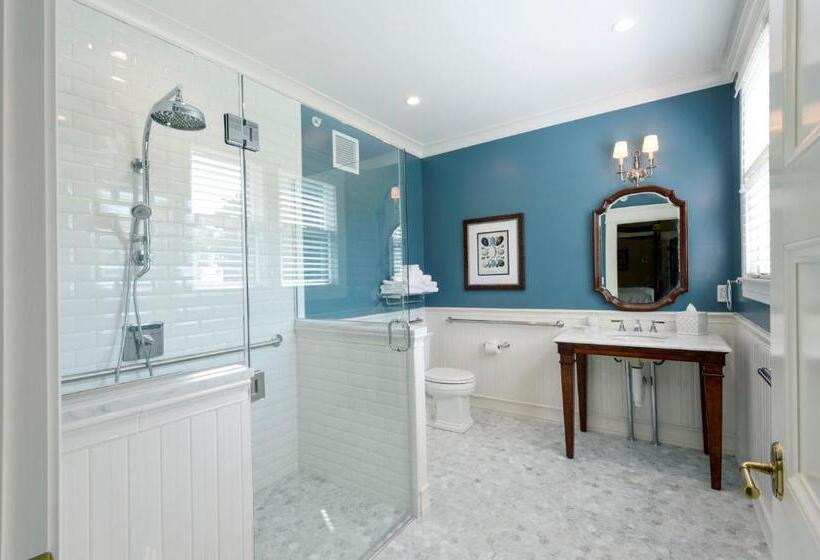 חדר סטנדרט, מיטת קינג, מותאם לאדם עם מוגבלויות, Hannum House