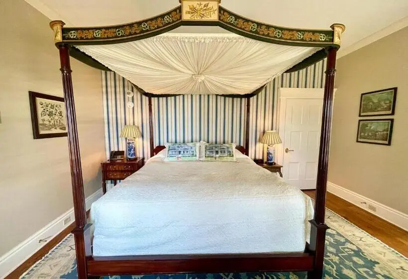身障者適用キングサイズベッドルーム, Hannum House