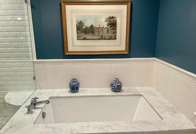 חדר סופריור עם מיטת קינג, Hannum House