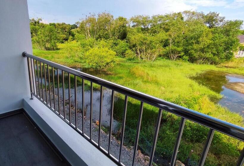 Семейный Номер, Lembah Saerah Resort