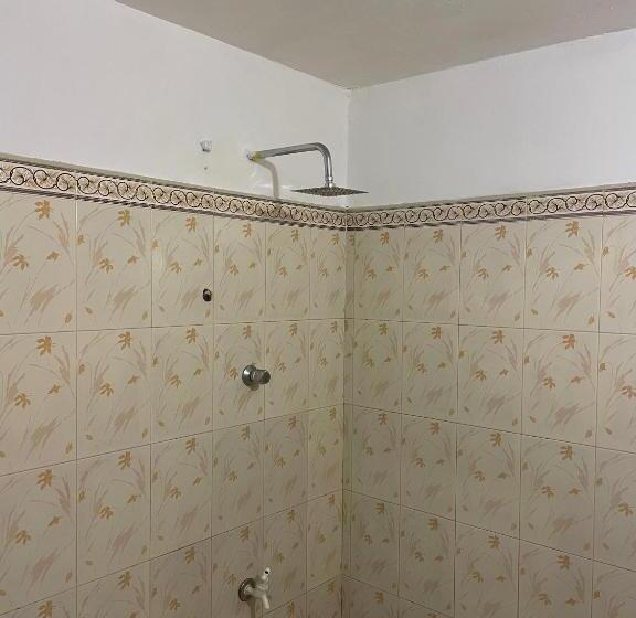 标准间, Surfside Madiha