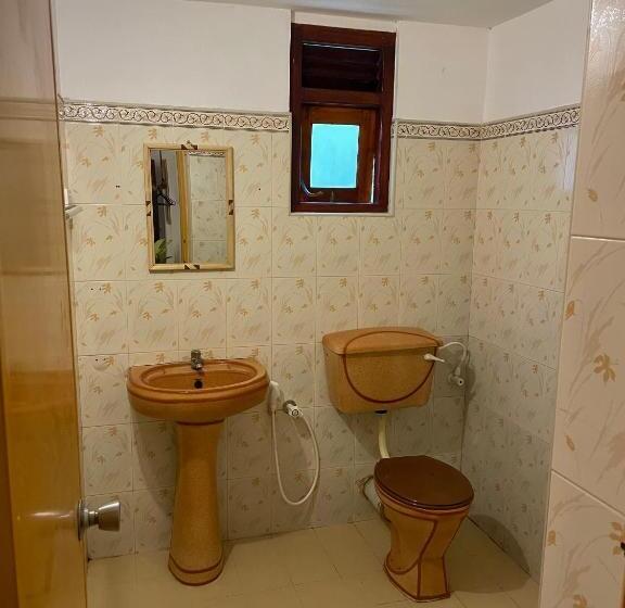 标准间, Surfside Madiha