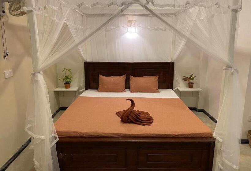 标准房带园景, Surfside Madiha