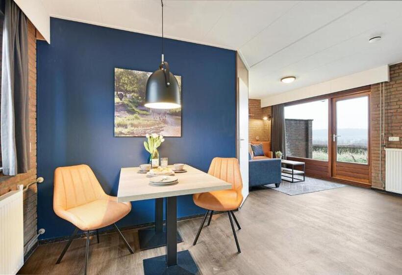 بانگلوی استاندارد, Summio Vakantiepark Reevallis