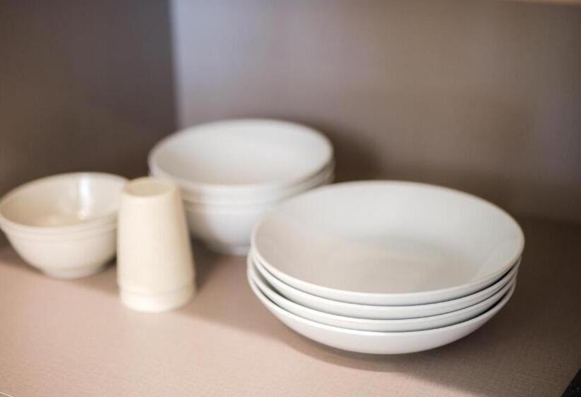 إستوديو ديلوكس, Zenstay Sdn Bhd