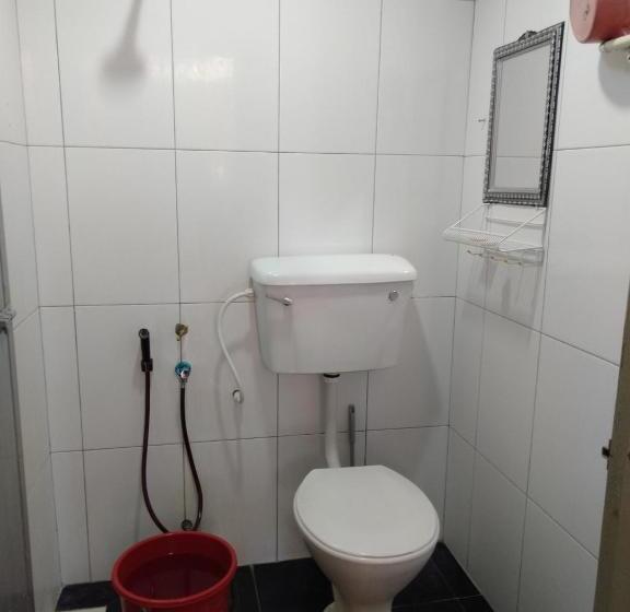 غرفة قياسية ثلاثية, Ayah Perhentian