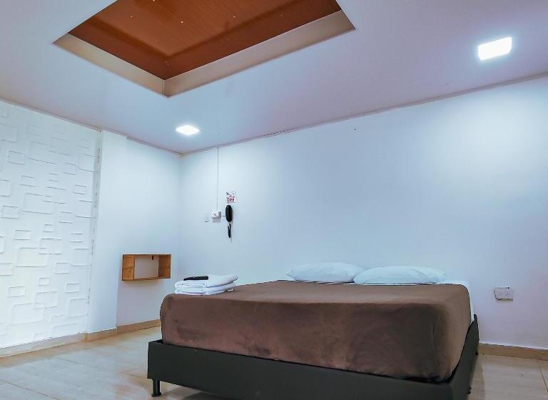 Номер Deluxe, Ocaso Marinilla