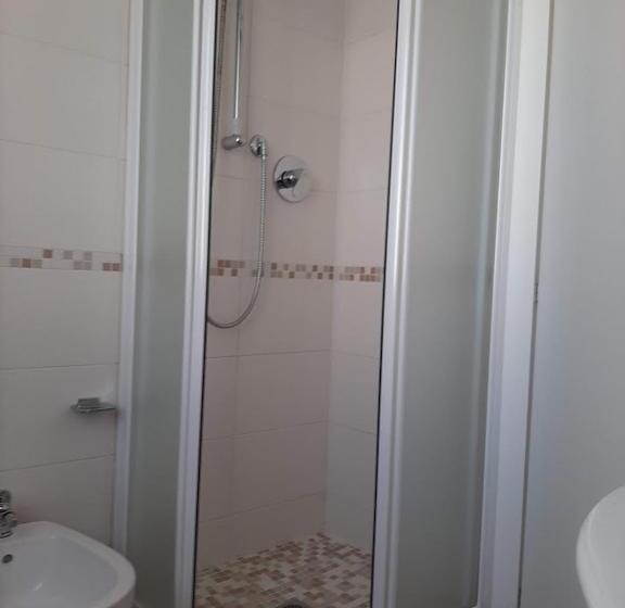 اتاق خانوادگی, Pensione Tosca B&b Cattolica