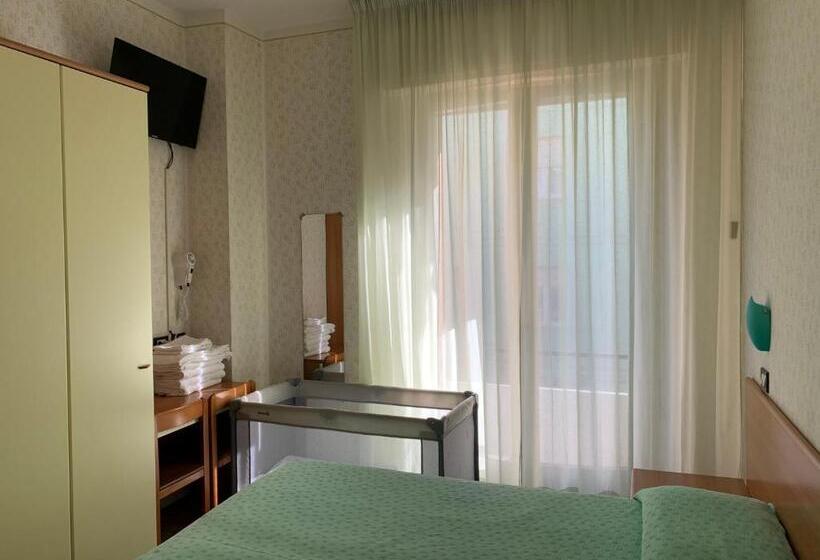 اتاق خانوادگی, Pensione Tosca B&b Cattolica