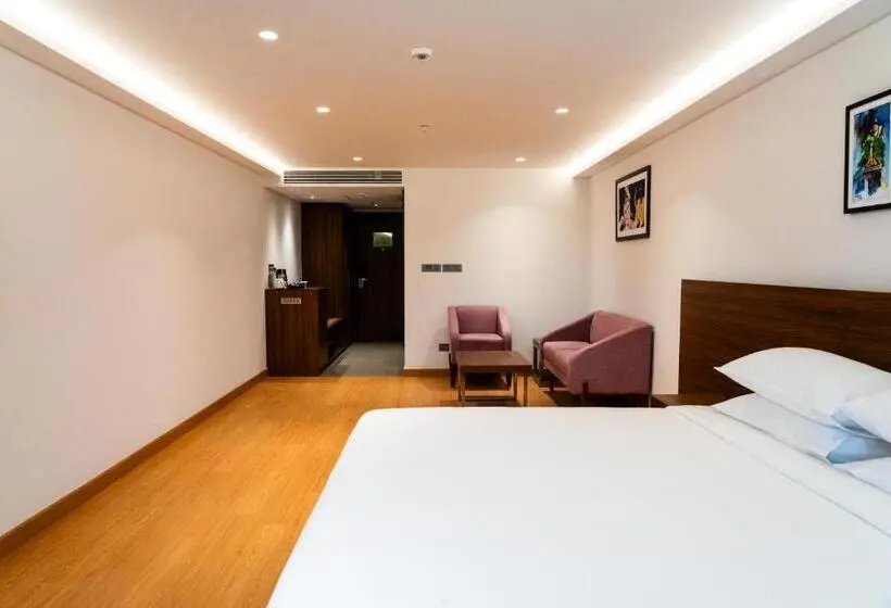 キングサイズベッドのスタンダードルーム, Lilac Hotel Guruvayur