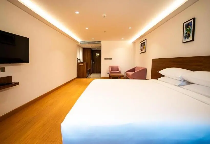 キングサイズベッドのスタンダードルーム, Lilac Hotel Guruvayur