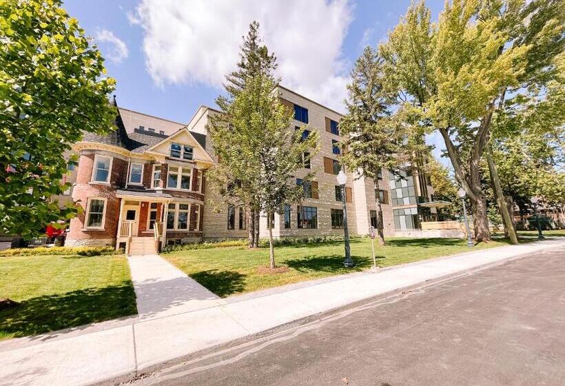 침실 2개 스위트, Queen S University Residence