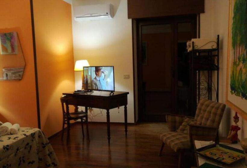 اتاق لوکس با بالکن, Charme Natural B&b