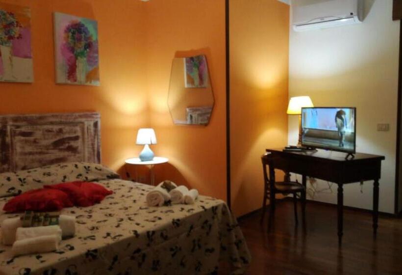 اتاق لوکس با بالکن, Charme Natural B&b