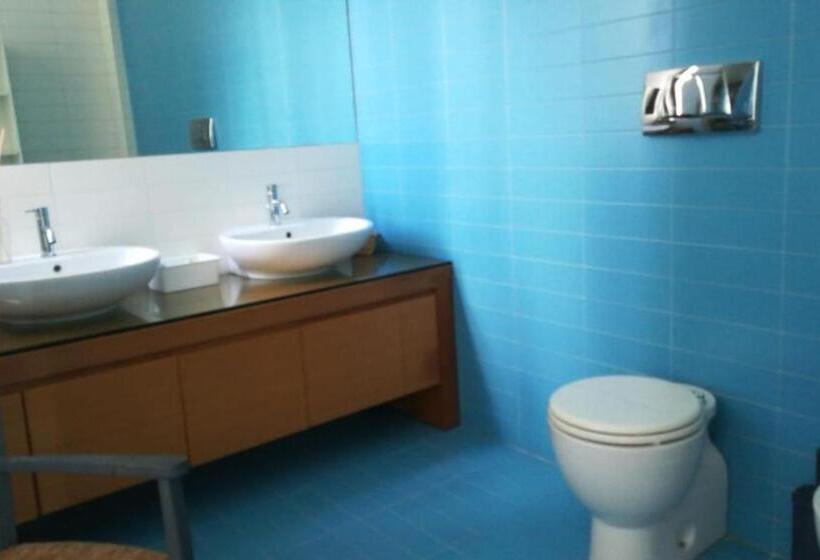 اتاق لوکس با بالکن, Charme Natural B&b