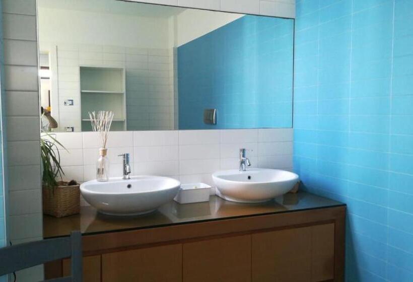 اتاق لوکس با بالکن, Charme Natural B&b