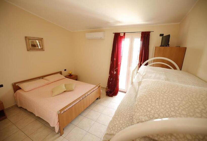 Номер Deluxe с Балконом, Agriturismo Falconiera
