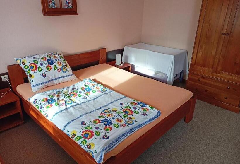 Номер Deluxe, Koloniál Skalité