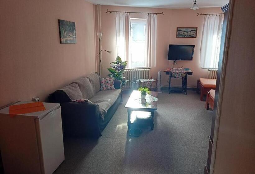 デラックスルーム, Koloniál Skalité