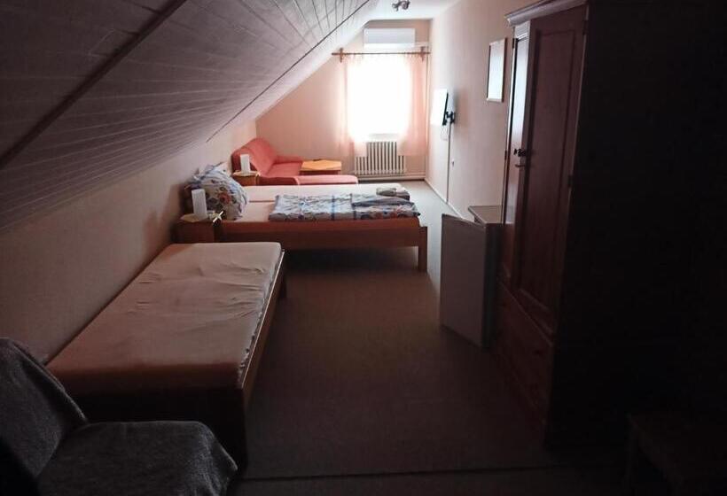 エコノミールーム, Koloniál Skalité