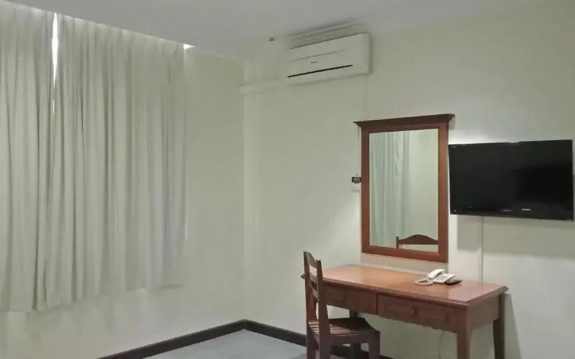 Cameră Superioară, The Upper Deck