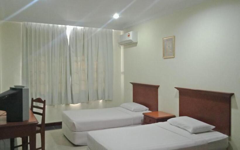 חדר משפחתי נוף לים, The Upper Deck